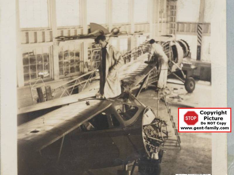 aerohangar1952011.jpg
