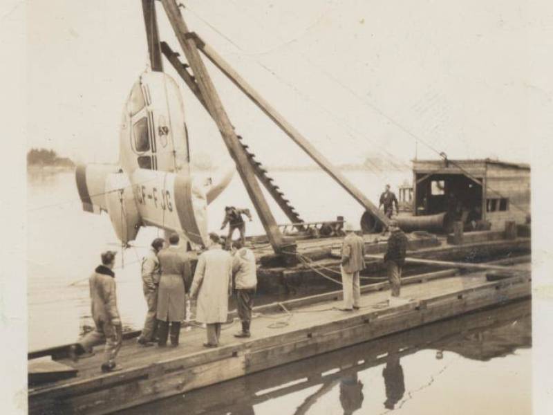 cf-fjg_seabee_pulled_out_of_water.jpg