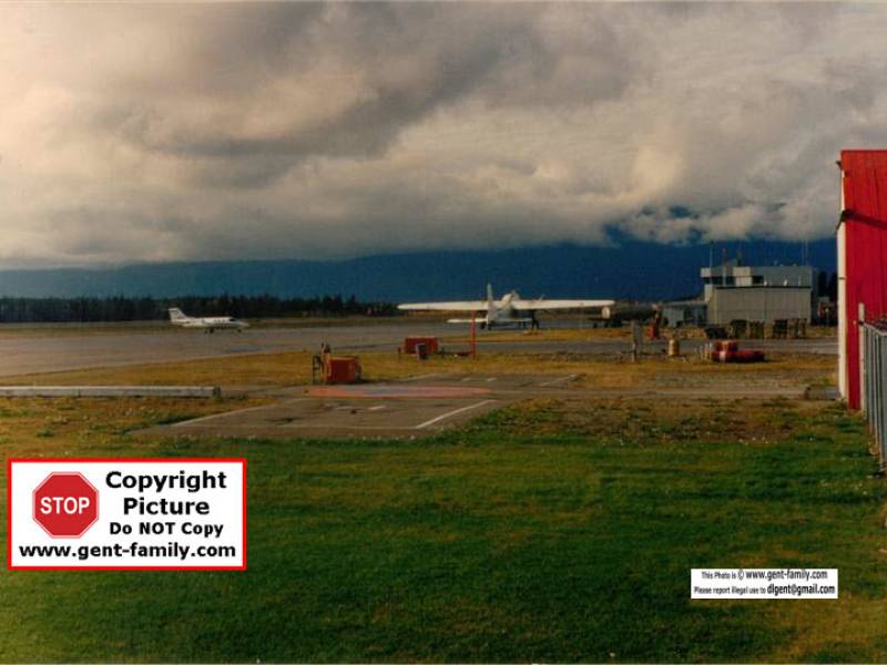 bristol_freighter_terrace_airport.jpg