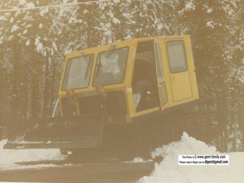 bombardier_br200_snowcat_with_blade_loading.jpg