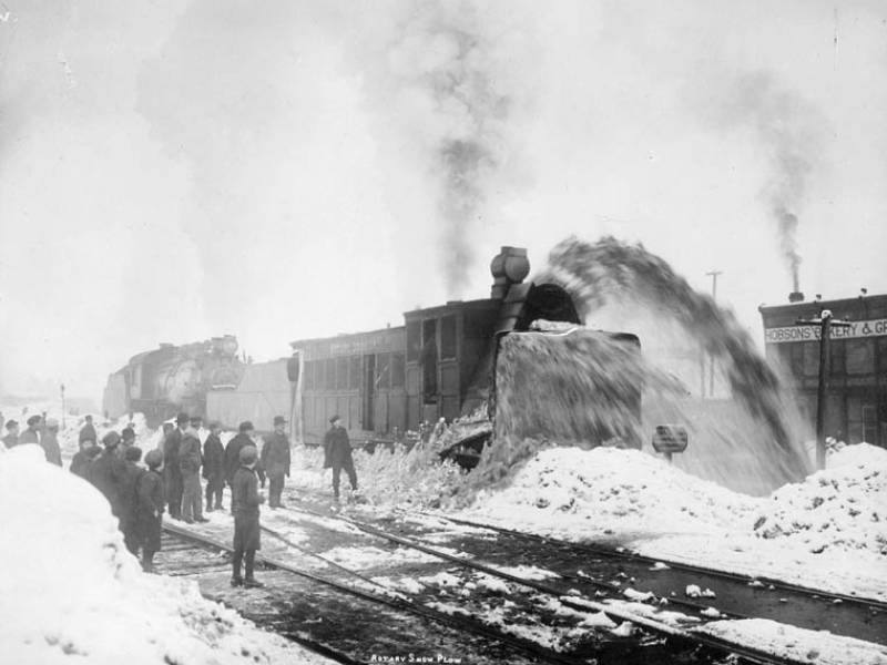 rotary_plow_in_action_1912_a029950.jpg