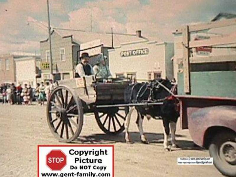 bienfaitparade1965dadredrivercartandpostoffice.jpg