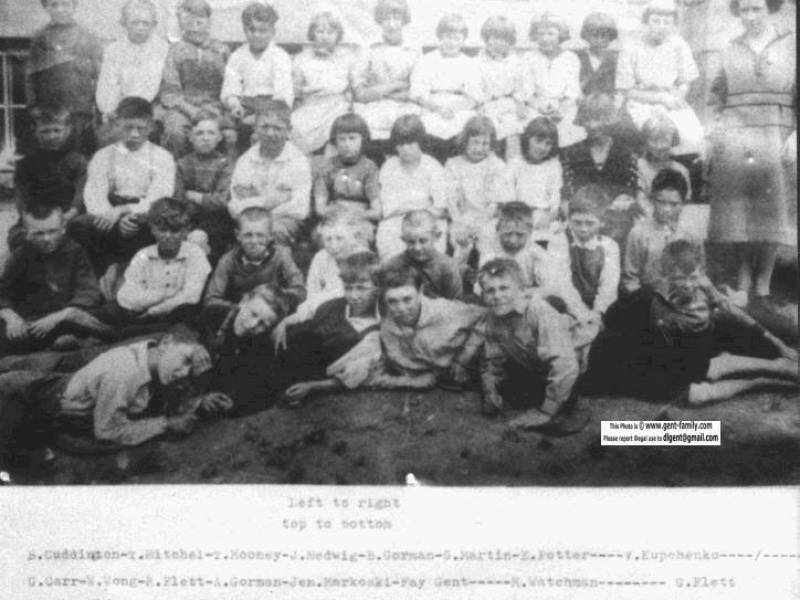 bienfaitschoolmisskatiemckinnesclasskaywiddifieldinpic1922.jpg
