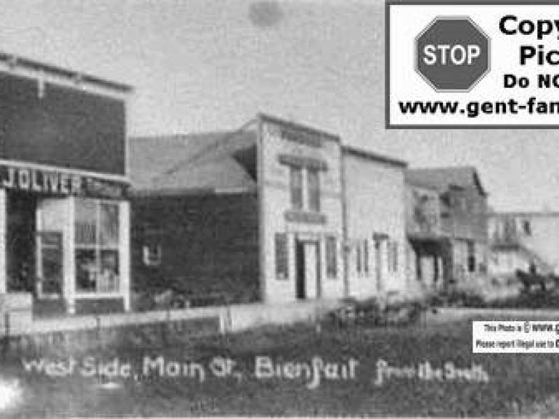 1915westsideofmainstreet.jpg