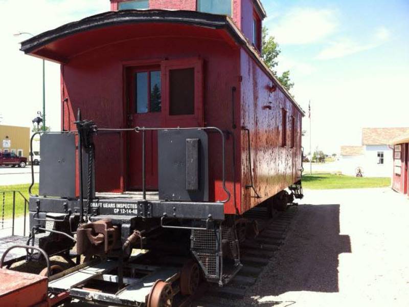 caboose_at_carlyle_museum_img_2077.jpg