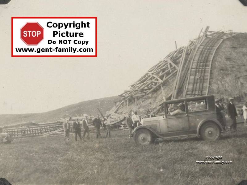 estevantrestleaug301930.jpg