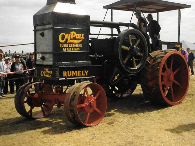 rumley_oil_pull_tractor_1.jpg