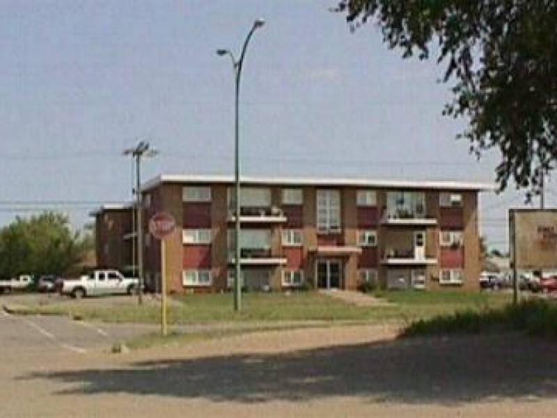 firstapartmentsinhillsidecornerhwy47andgeorgest.jpg