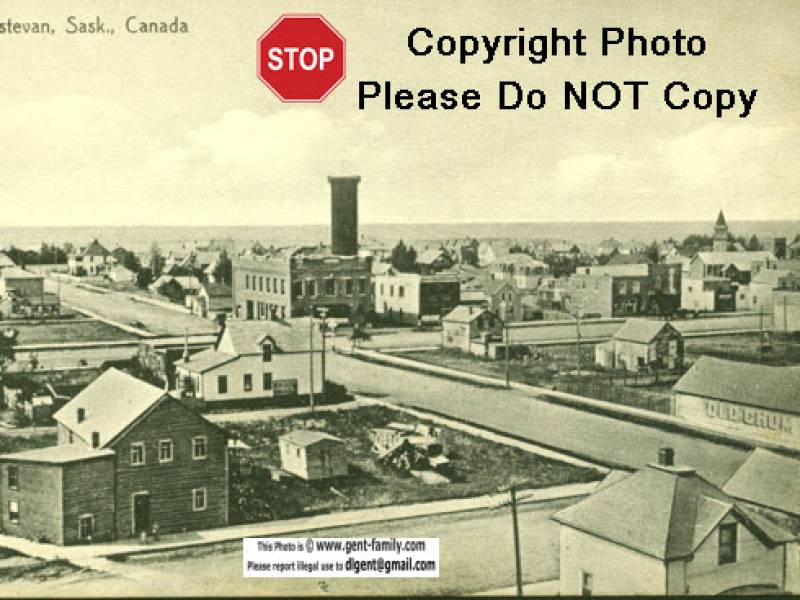 overviewofestevanoldcityhallwatertowertoweronrightsalvarmy.jpg