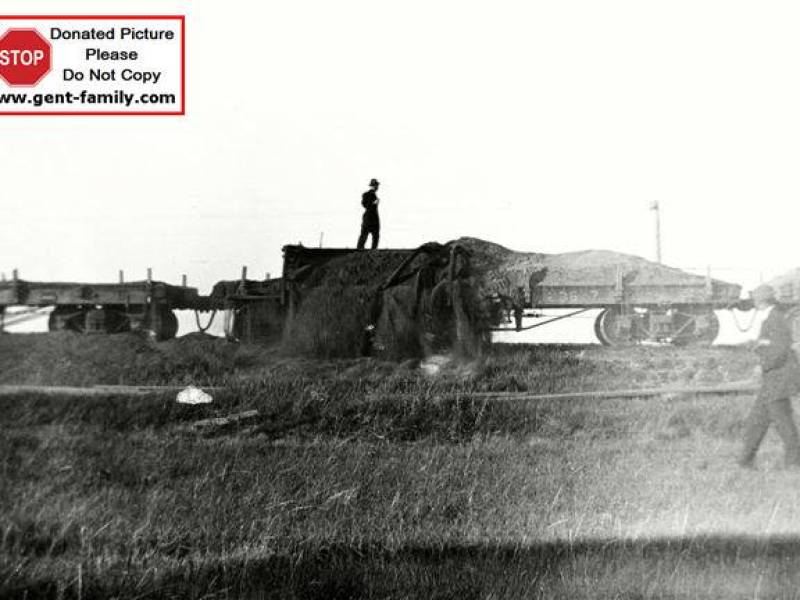 41_unloading_ballast_july_1910.jpg